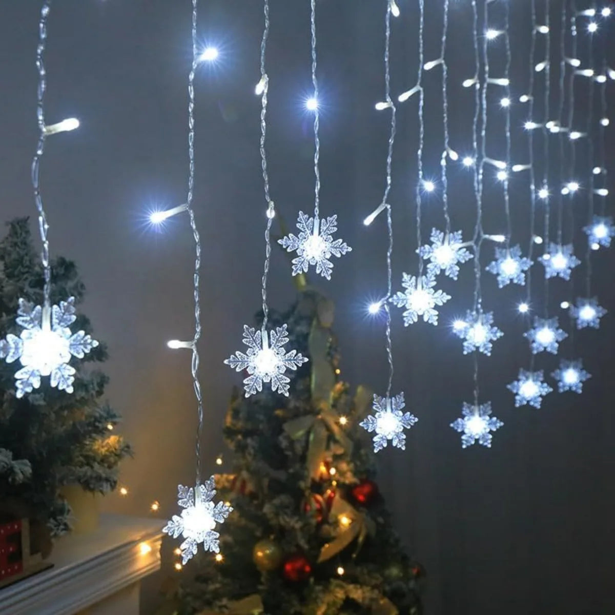 1pc 96 LED Solar Powered Snowflakes Curtain Lights Christmas Snowflakes Waterproof Lights For Christmas Party Wedding Decoration
